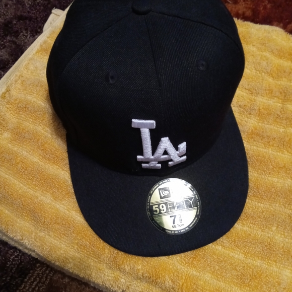 New Era Other - New LA fitted baseball hat / men's size 7 3/8